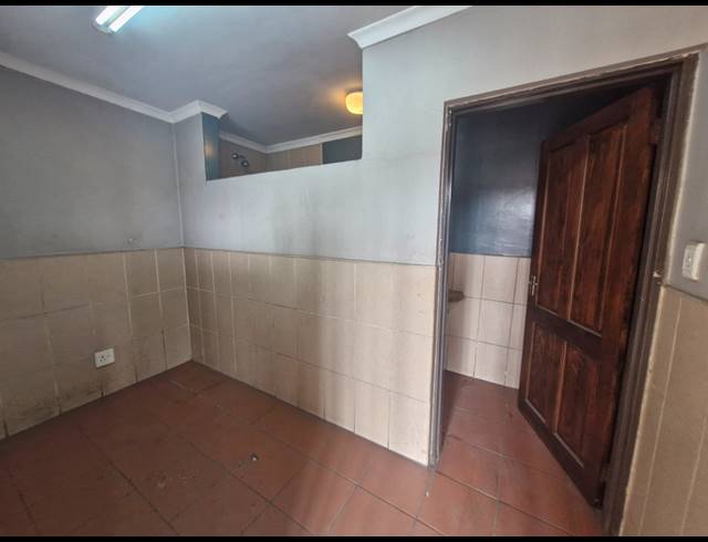 300M² WAREHOUSE TO LET IN BENROSE